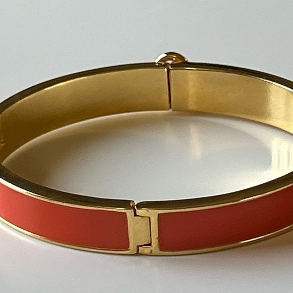 STELLA & DOT ENAMEL HINGED LINDSAY BANGLE BRACELET - Picture 7 of 9